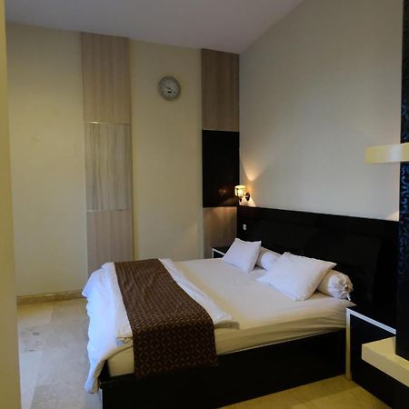 Griya Desa Hotel & Pool Слеман Екстериор снимка