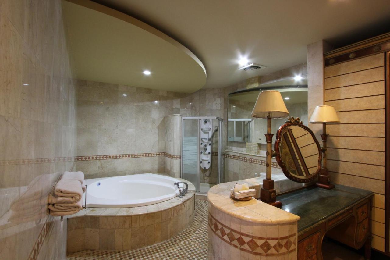 Griya Desa Hotel & Pool Слеман Екстериор снимка